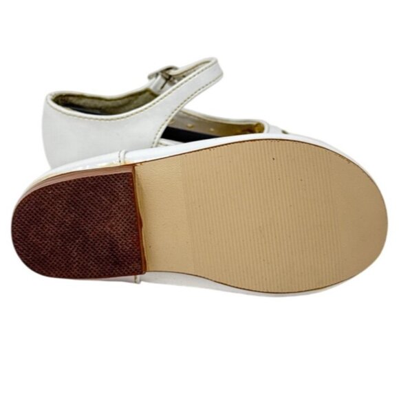 Granton Girls Mary Jane Shoes Size 5 1/2 With Heart Cutouts & Buckle Closure - Picture 6 of 6